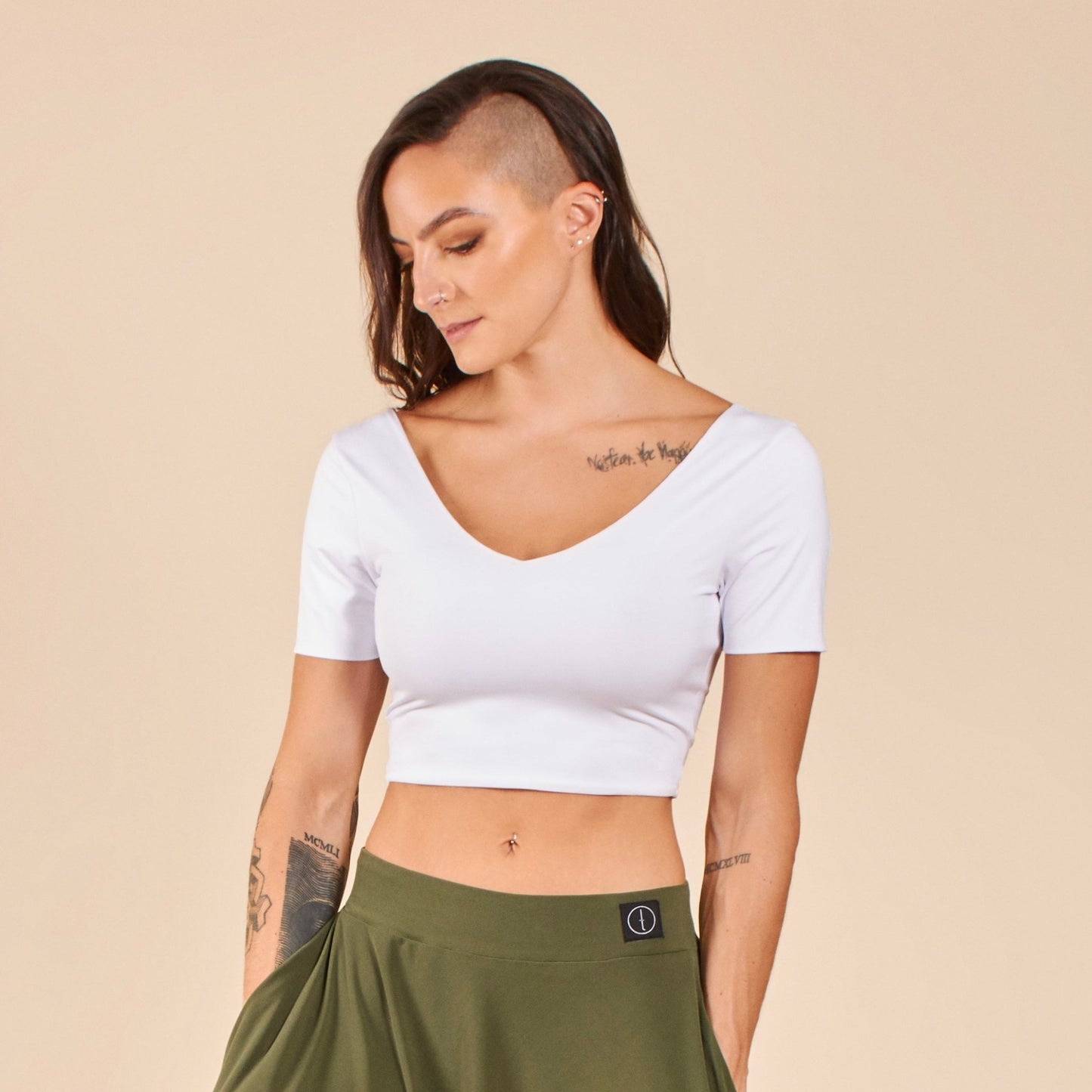 SLEEVE CROP TOP