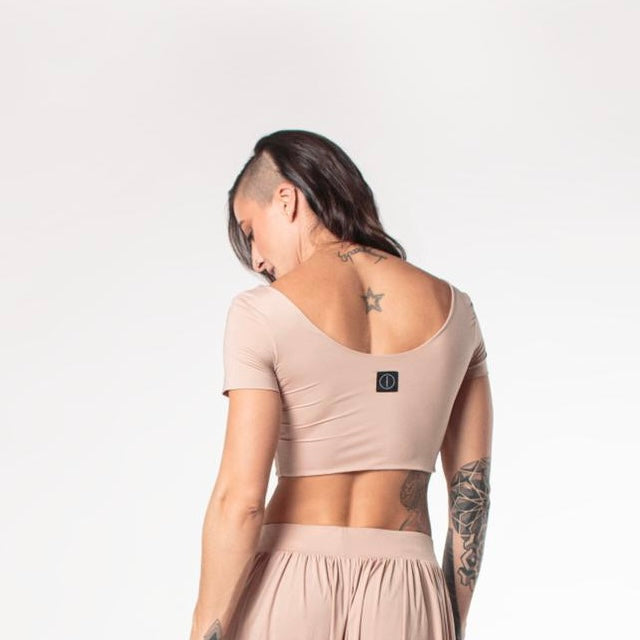 SLEEVE CROP TOP
