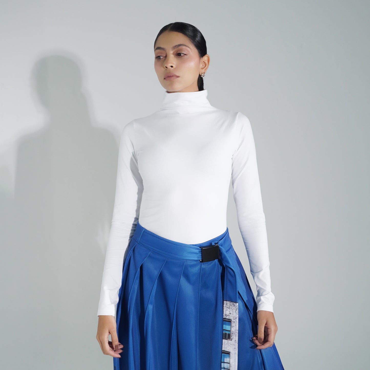 LINE SWEATER