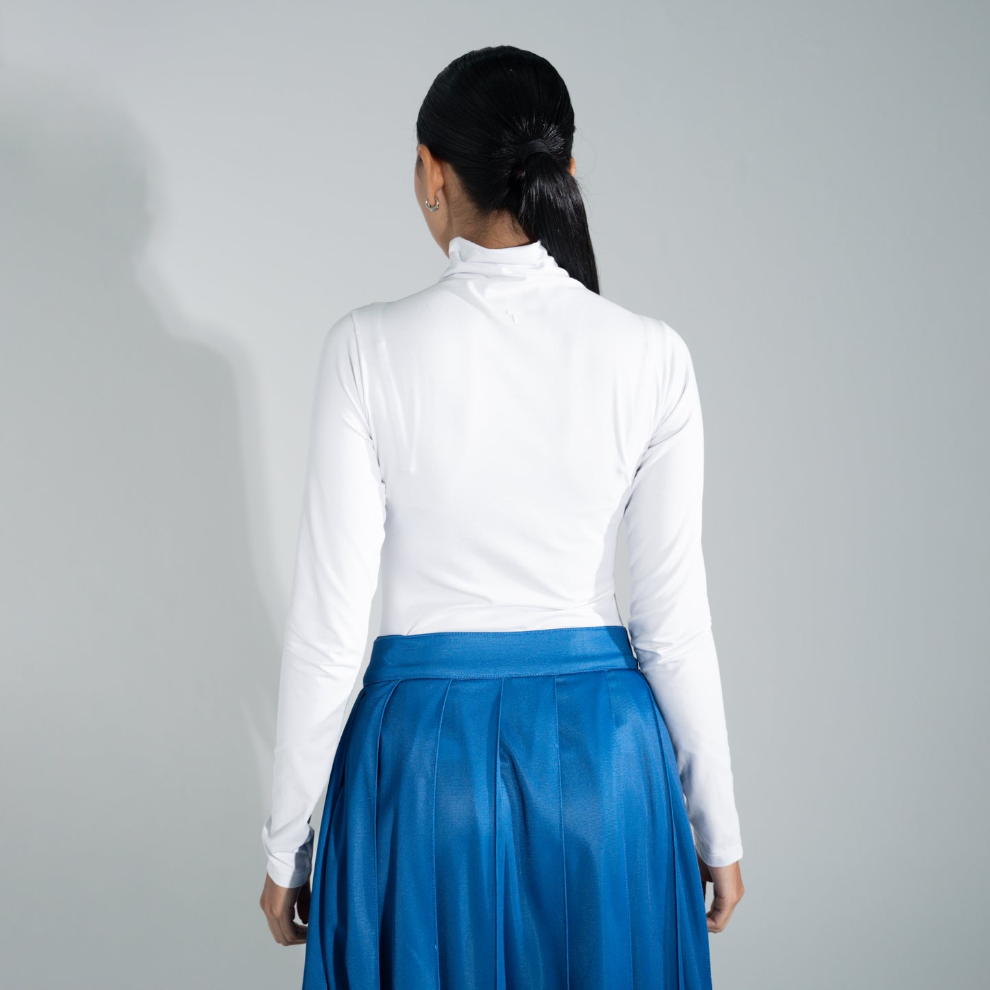 LINE SWEATER