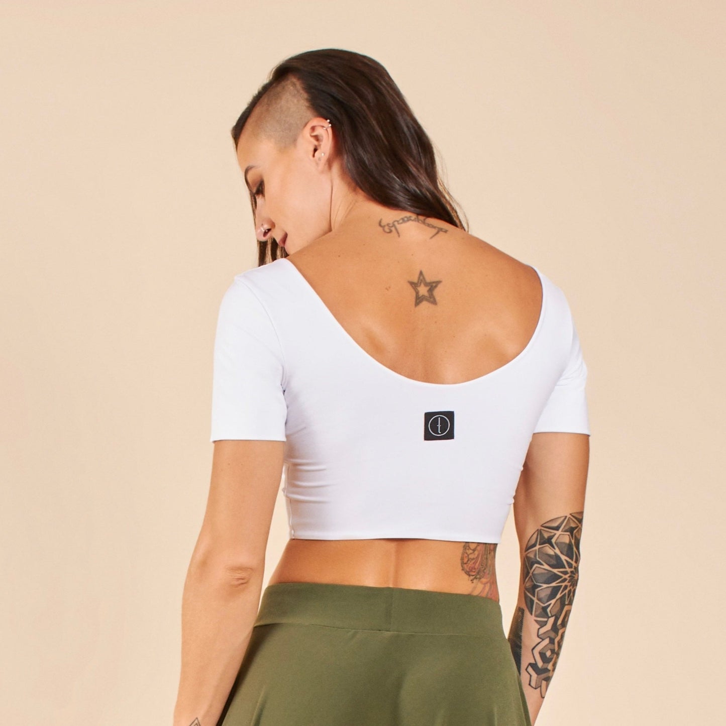 SLEEVE CROP TOP